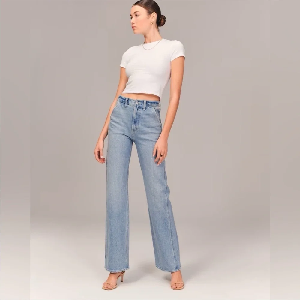 Abercrombie & Fitch high rise 90s relaxed Jean with carpenter details. - Picture 1 of 5